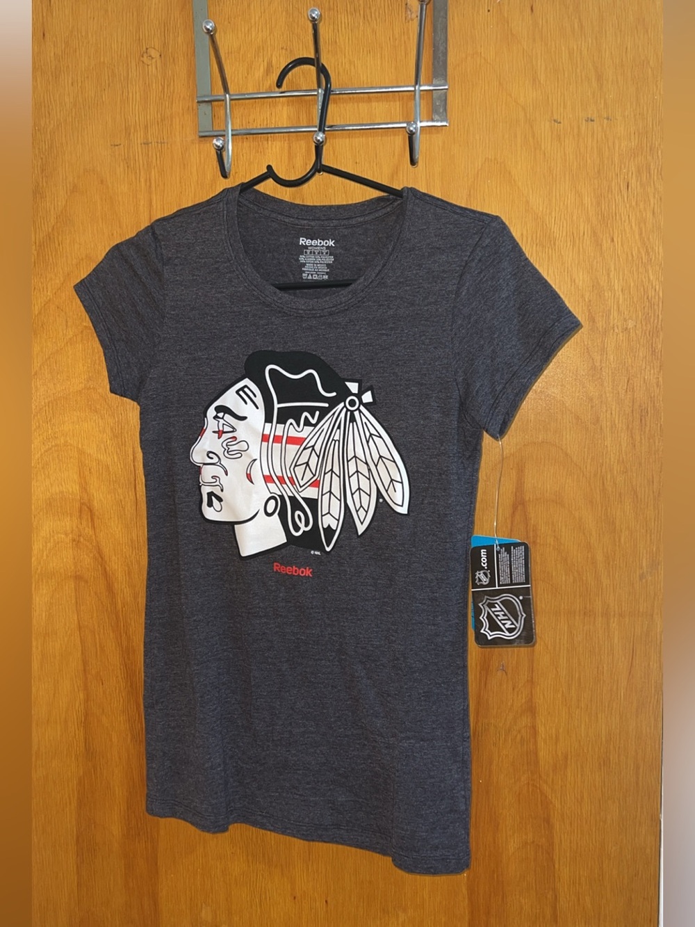 Reebok Women's Heather Charcoal Logo Tee size M BNWT